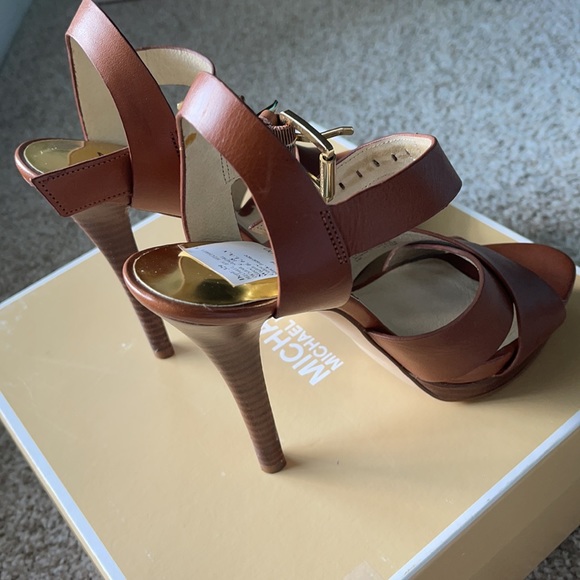 Michael Michael Kors Oksana Sandal - Picture 9 of 16